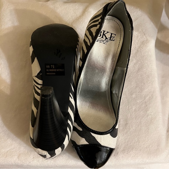 BKE Black/white formal/special event suede Zebra heels. Size 7.5 in original box - Picture 3 of 4
